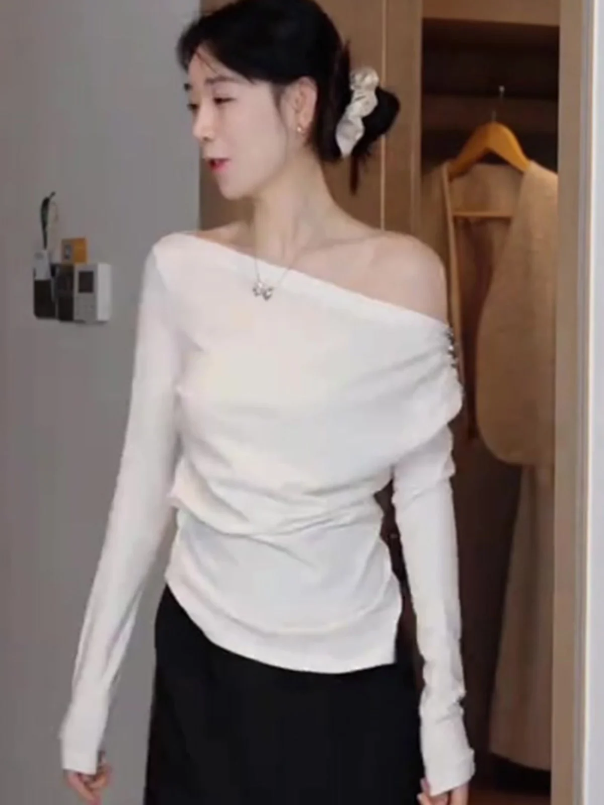 

Женская повседневная блузка Oajer Flagip Store с длинным рукавом и одним открытым плечом, весенняя, с асимметричным воротником, Pure Desire