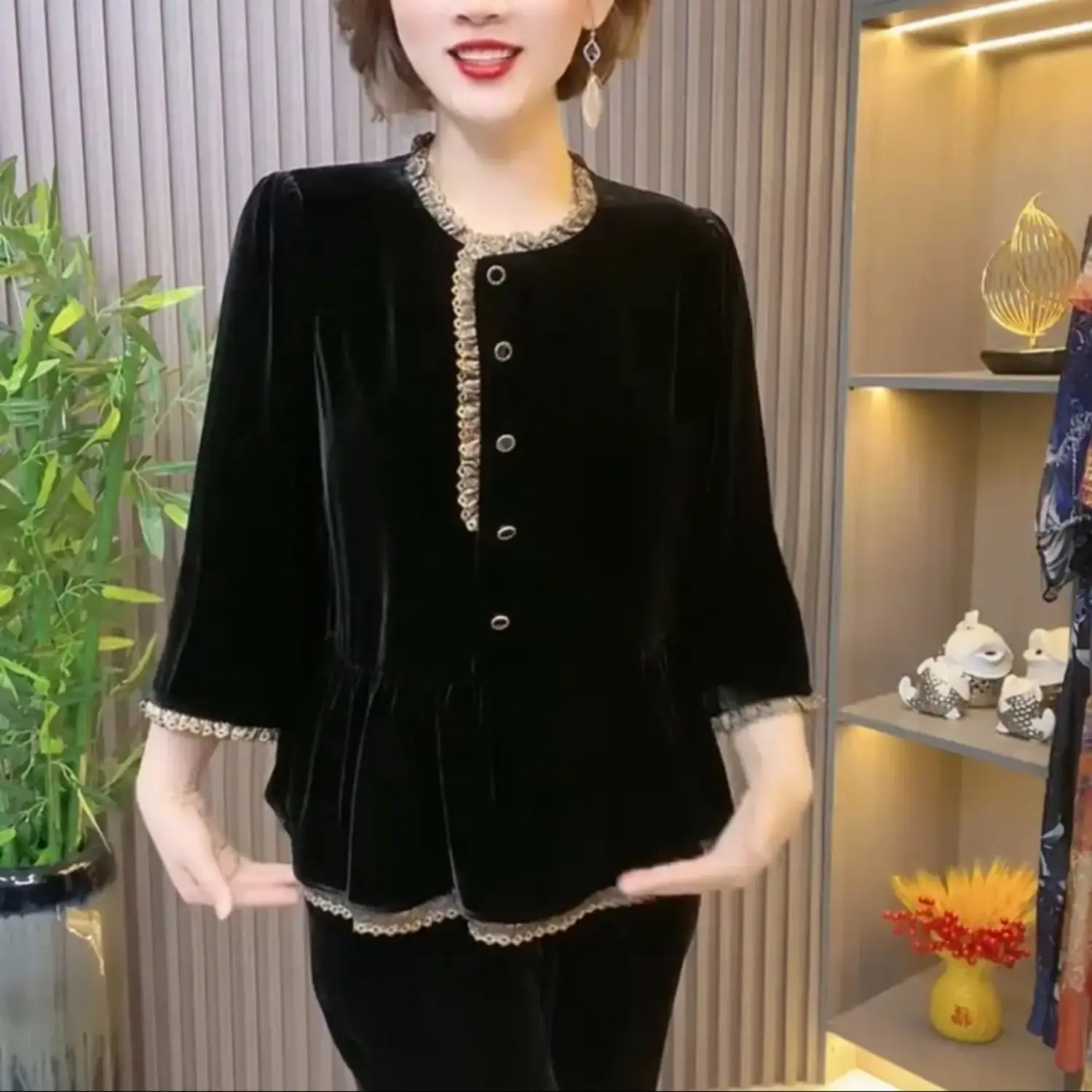 New Mom's Gold Velvet Long Sleeve Top Fashionable Small Shirt Looks Thin and Stylish Bottom Shirt for Women