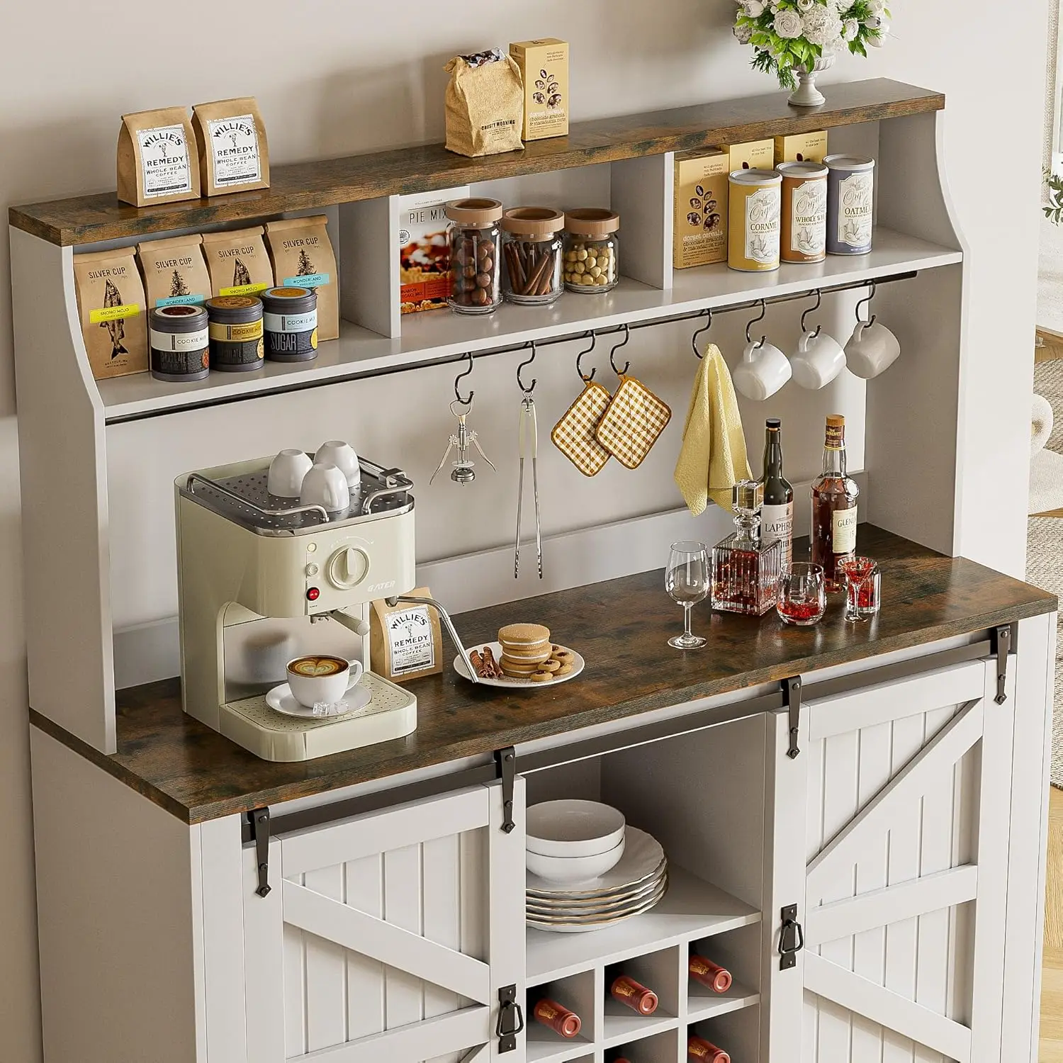 57' 화이트 커피 바 캐비닛, 3단 수납장, 8개의 후크, 9개의 와인 랙, 가정용 농가 스타일 주방 허치, 거실용