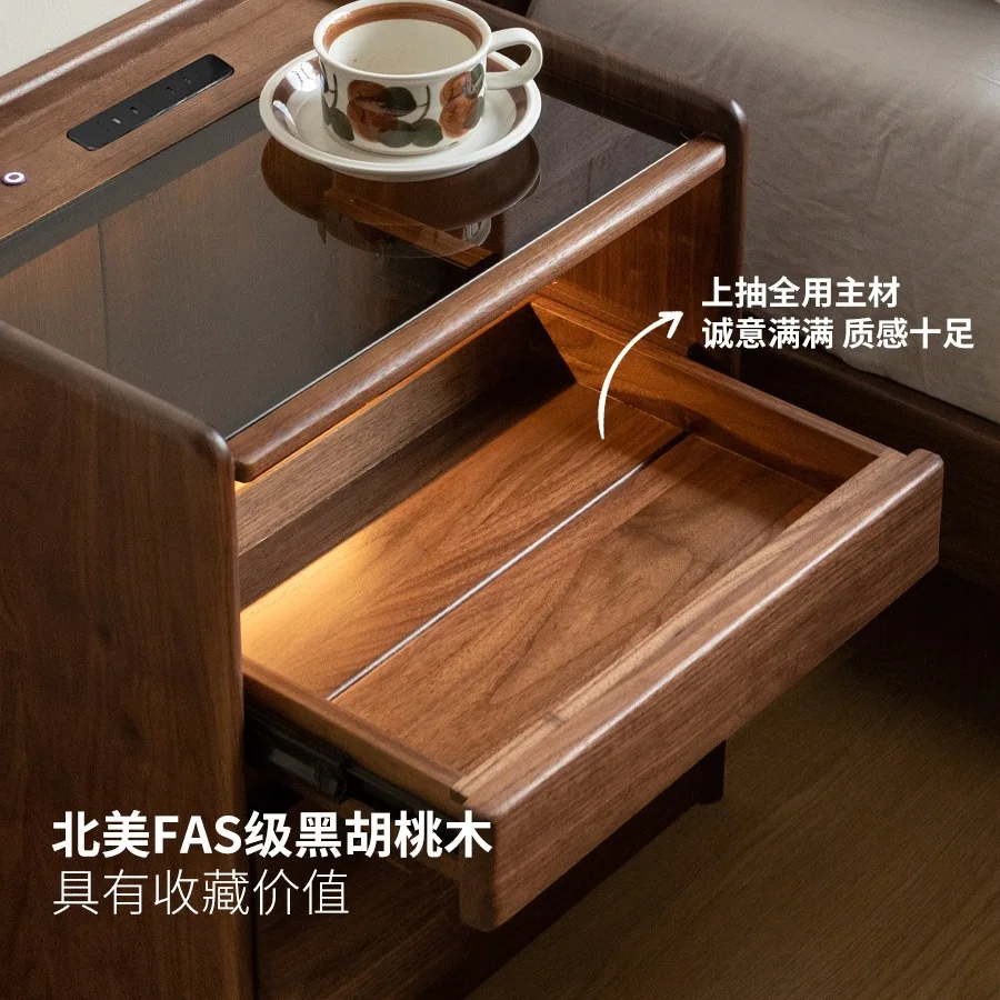 طاولة بجانب السرير من الخشب الصلب، طراز فاخر خفيف مع مقبس، خزانة صغيرة بجانب السرير، خزانة بأدراج منزلية من خشب الجوز الأسود #4