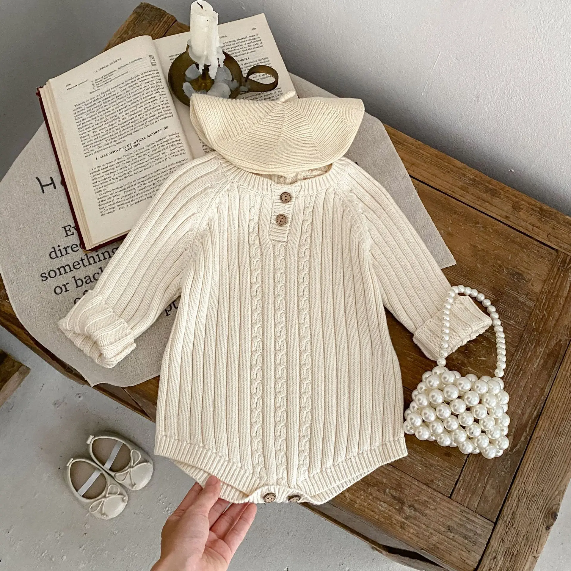 

Fashion Autumn Knitted Rompers for 0-3Y Baby Girls White Long Sleeves Bodysuits Round Neck Onepieces Newborn Photography Outfit