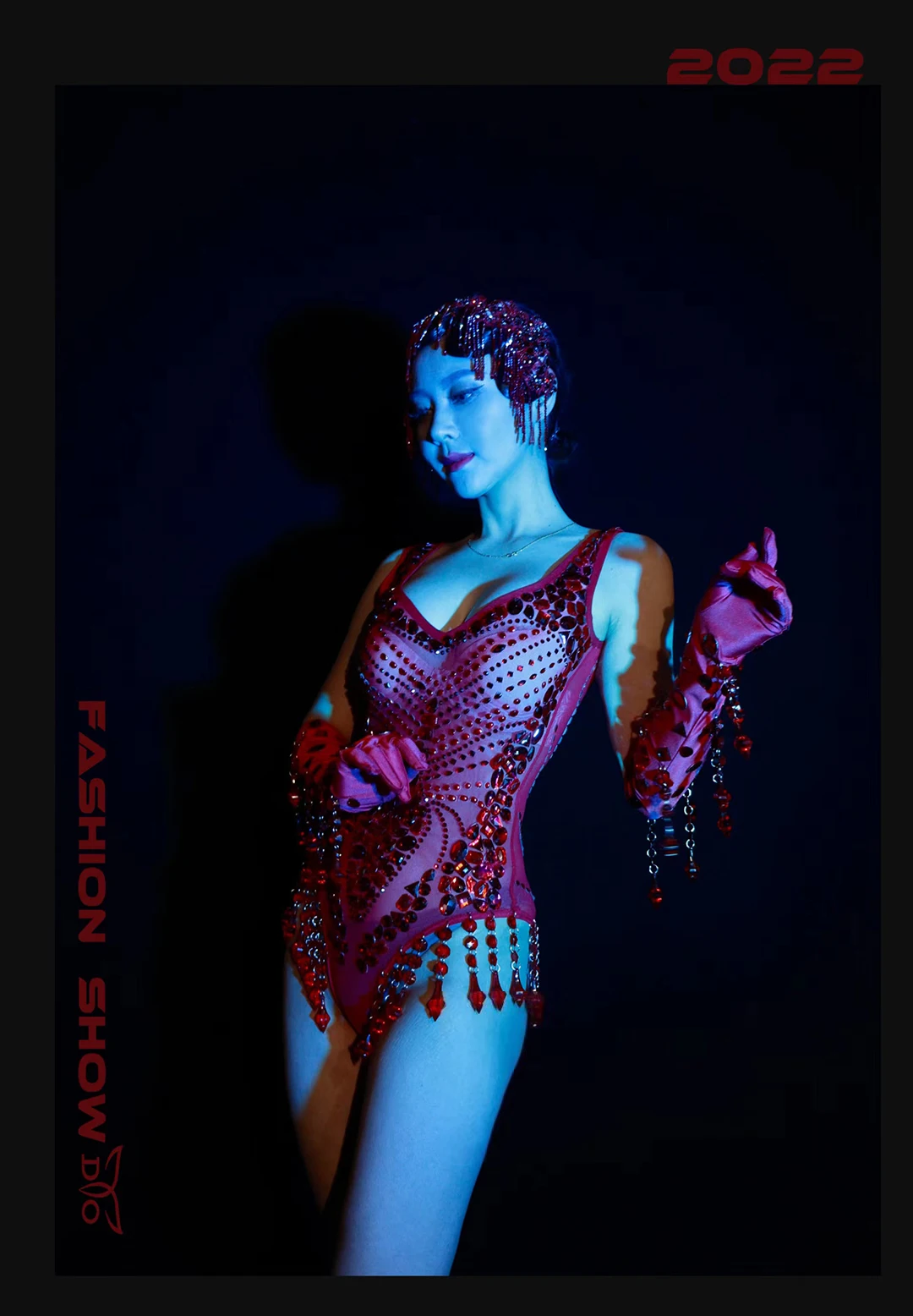 2025 Rode Strass Jumpsuit Pole Dance Kostuum Hoofddeksels Danser Zanger Stadiumkostuum Nachtclub Bar Party Carnaval Kleding yj423