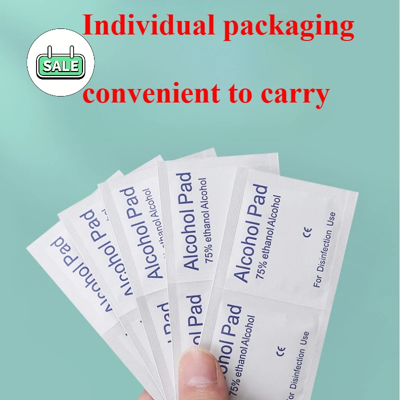 مسحة كحول 75% يمكن التخلص منها لتطهير الجروح، لوازم صندوق الإسعافات الأولية الأساسية لتحضير الكوارث المنزلية.