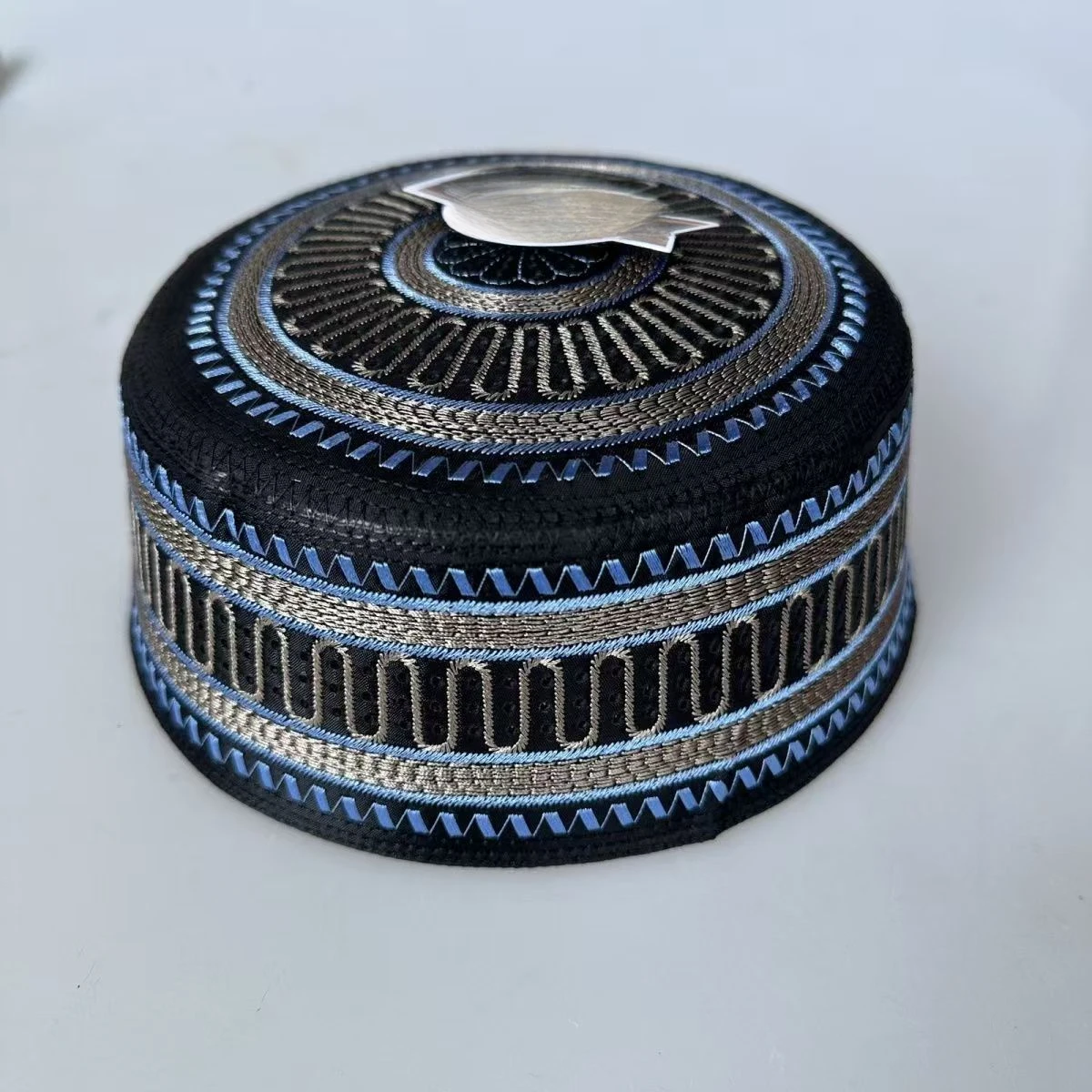 มุสลิมหมวกสีแดงสีดําสําหรับผู้ชายผู้หญิงรอบแบน Saudi ดูไบปักหมวกอิสลามอุปกรณ์เสริมเสื้อผ้าหมวก Casual Hijab