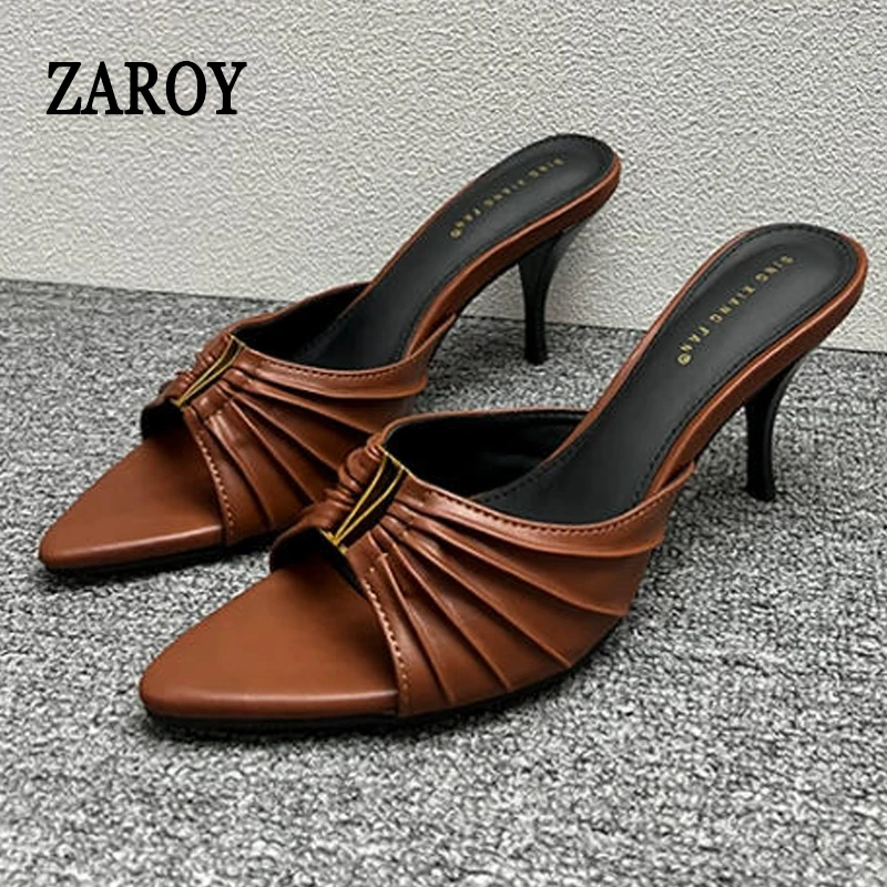 

Дизайнерские женские летние шлепанцы на тонком высоком каблуке с металлическими элементами, плиссированные, сексуальные, с острым носком, без застежек, для улицы, мюли, туфли-лодочки, сандалии