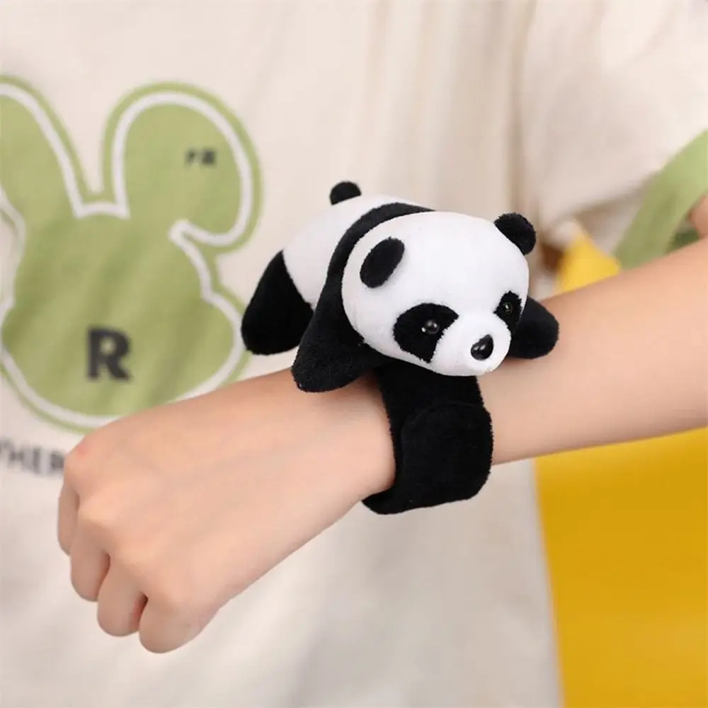 Polsino con panda di peluche Anello a mano in peluche super morbido e confortevole Decorazione da polso Kawaii Clap Circle Toy Giocattoli per bambini