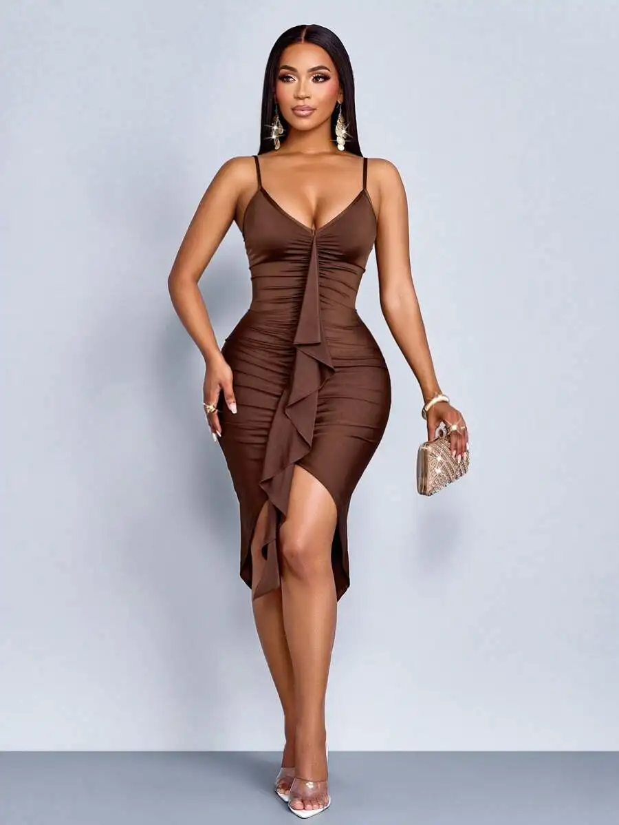 

Коричневое миди-платье с драпировкой спереди, асимметричным подолом и тонкими бретелями