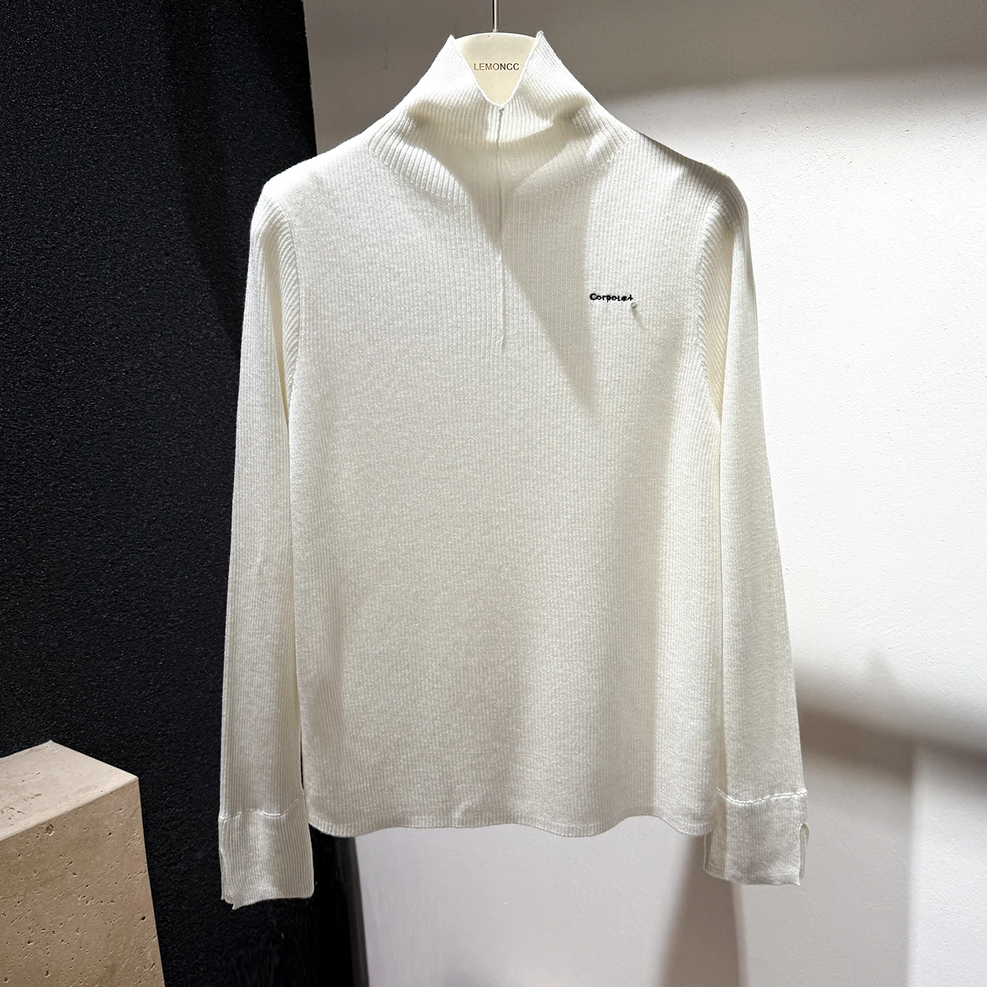 

Женский зимний вязаный шерстяной свитер-гольф с вышитой буквой F, высокий воротник, облегающий базовый топ