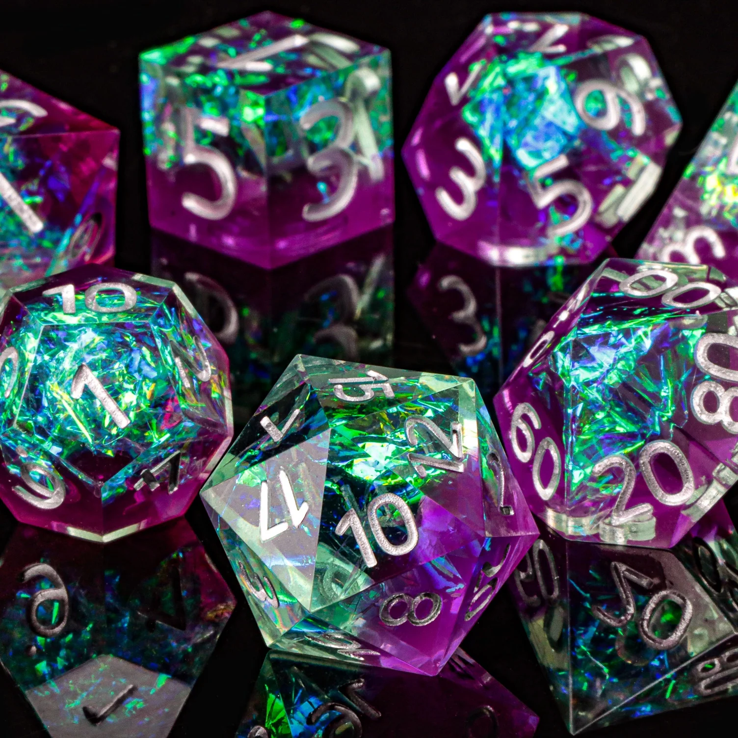 

Фиолетовый и синий набор кубиков из смолы с острыми краями, набор кубиков ручной работы из смолы D&D для подземелий и драконов, подарки, цифровые игральные кости D20 Dice