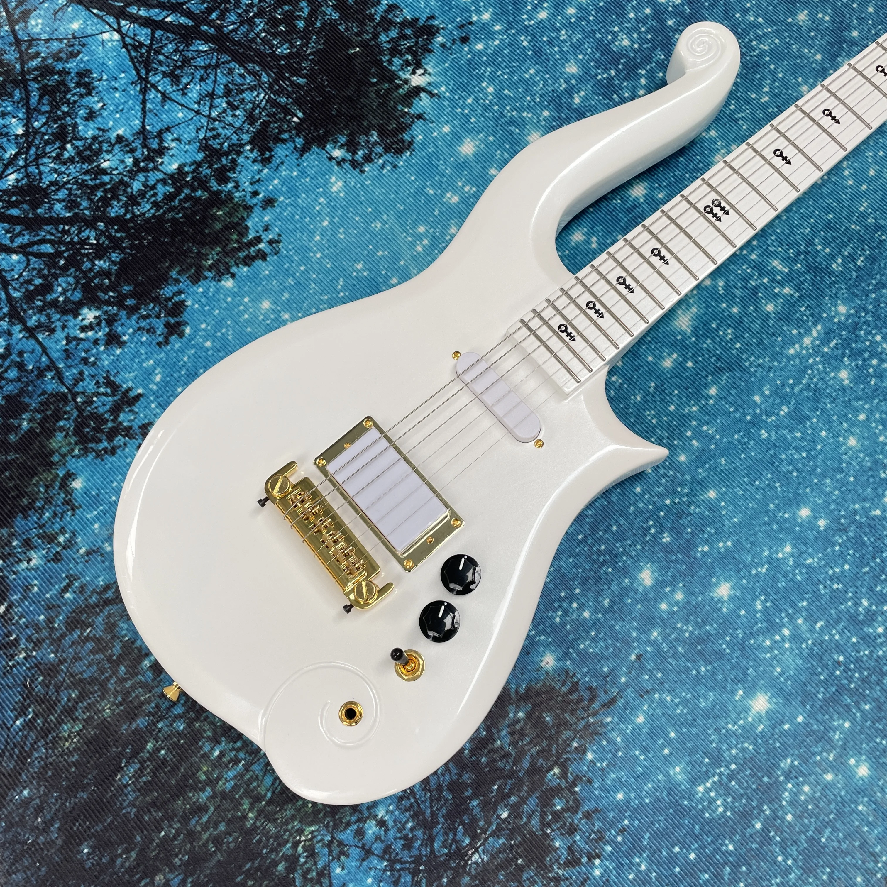 

6-String Electric Guitar, White Glossy Finish Mahogany Body Guitars, Portable Beginner to Intermediate Electric Guitarra