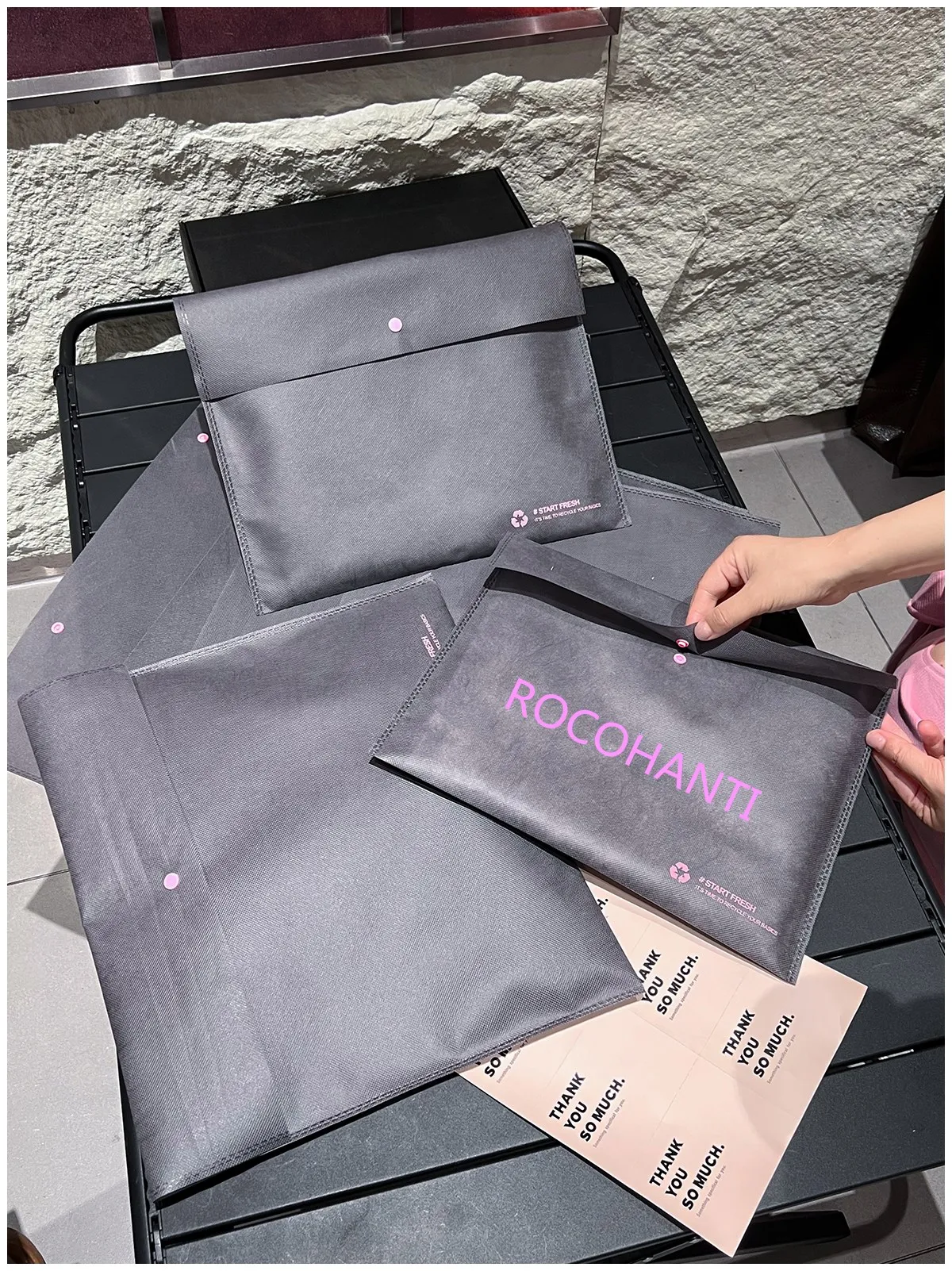 

50x Eco Custom Logo Printed Non-woven Fabric Packaging Bag Nonwoven Non Woven Snap Button Gift Bag Envelope for Clothing T shirt