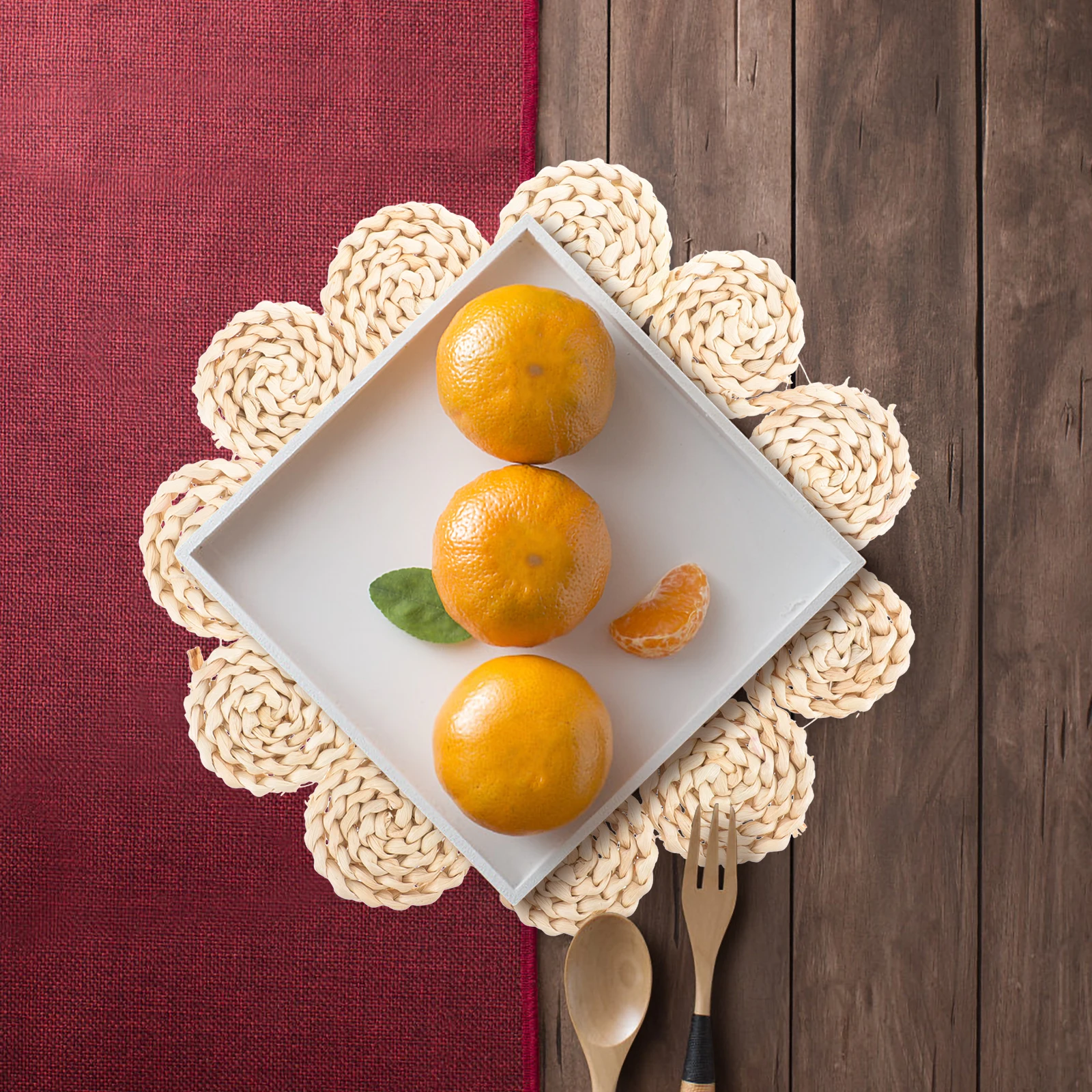 

Flower Shaped Placemats Woven Braided Heat Resistant Table Mats Non Slip Dining Pads for Indoor Outdoor Corn Husk Style