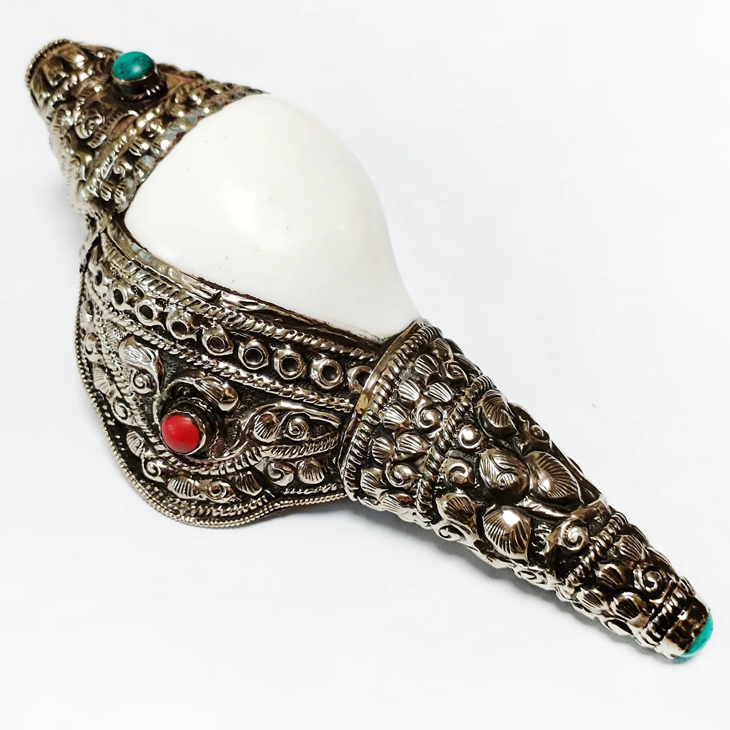 Handmade Nepal Silver Conch Shell Trumpet Indian Chank Tibetan Turquoise Coral Inlay Horn Trumpet Statue for Pooja Decorative