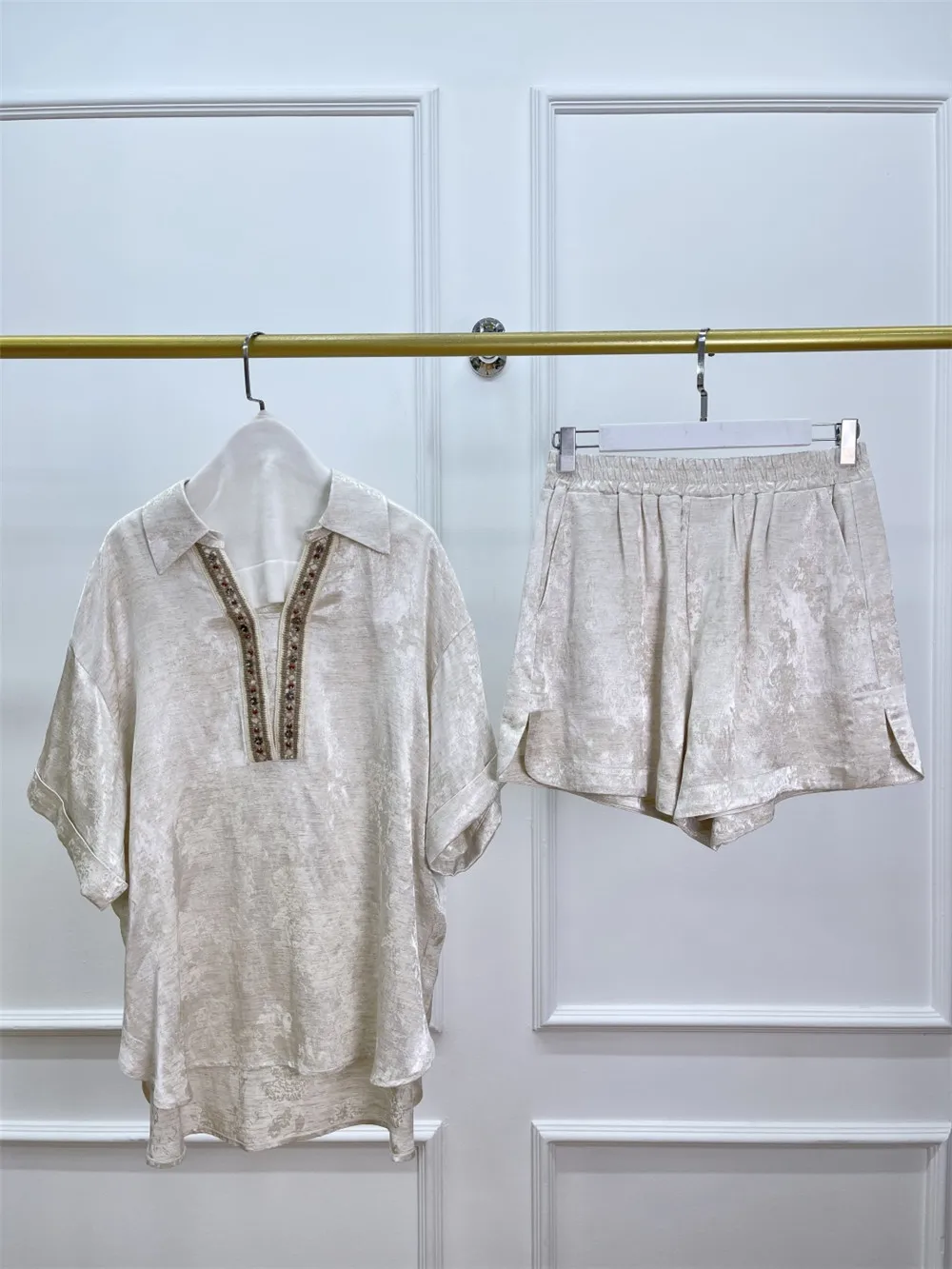 

2025 Summer Women's Lapel Embroidered Short-Sleeved Top And Shorts Two-Piece Suit