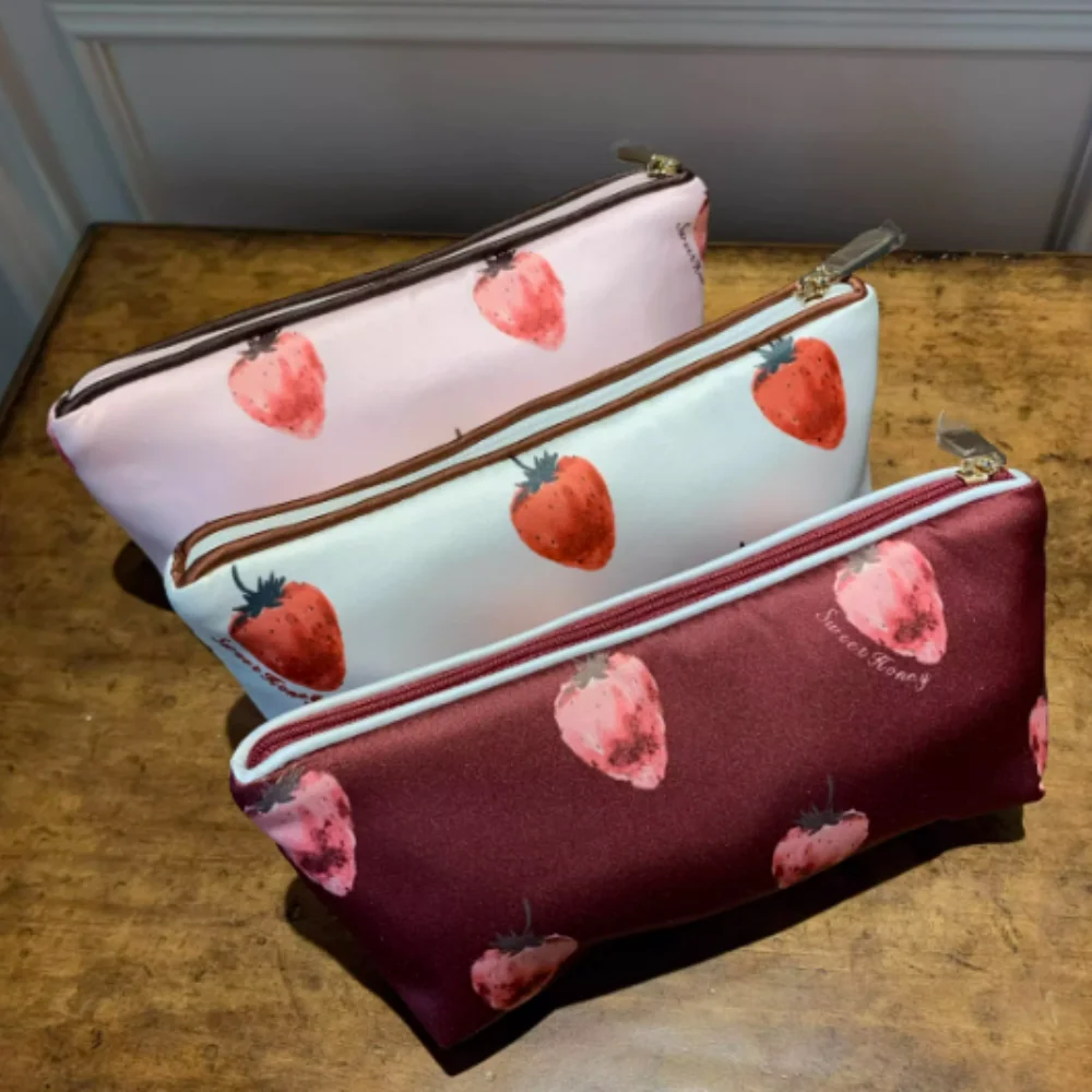 Sweet Cute Strawberry Print Women Cosmetic Bag Travel Storage Makeup Storage Bag Organizer custodia per trucco femminile portatile