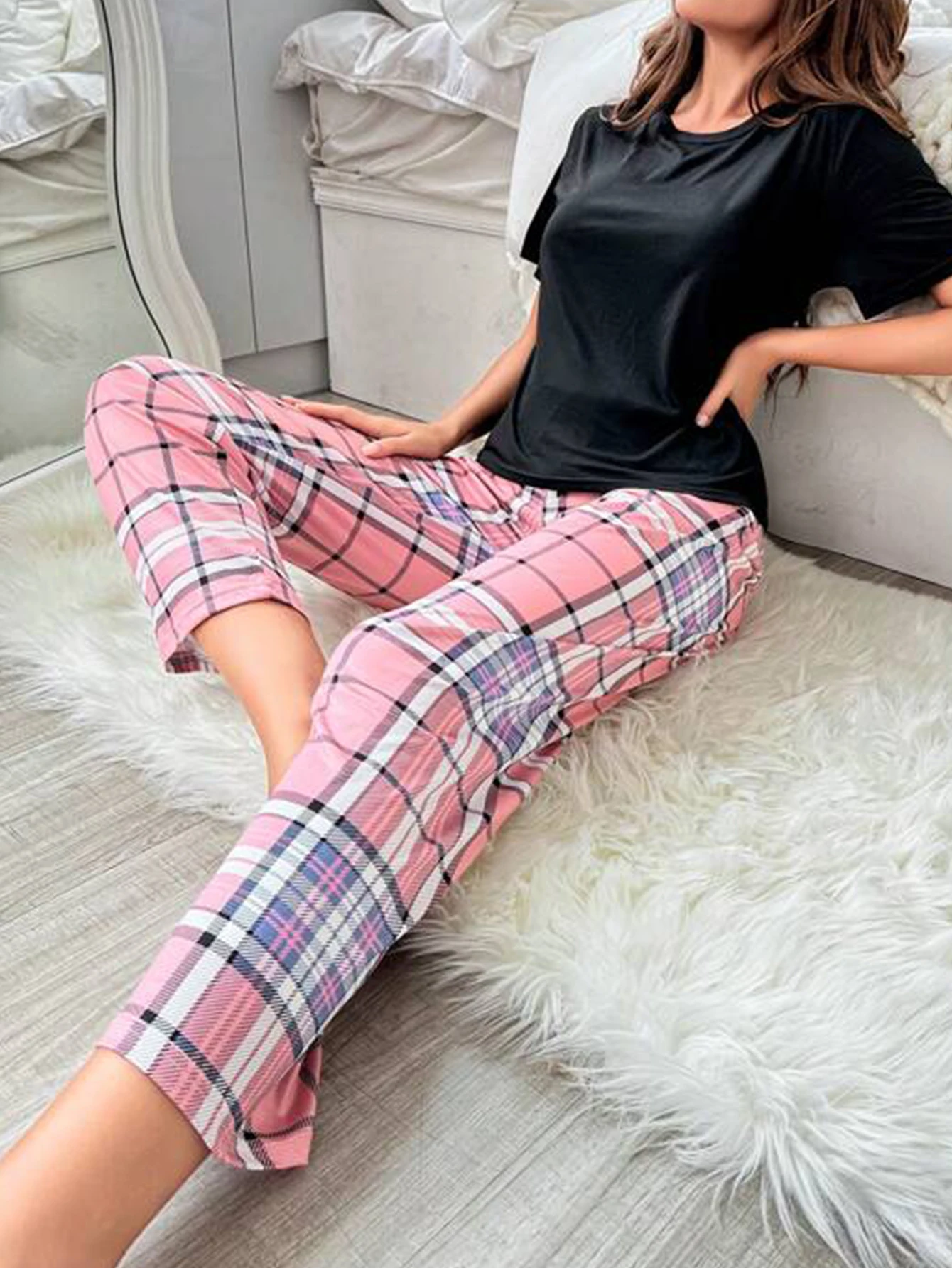 Women Pajamas Set Plaid Print Round Neck Short Sleeve Elastic Pants Sleepwear Set Black Top Plaid Pants