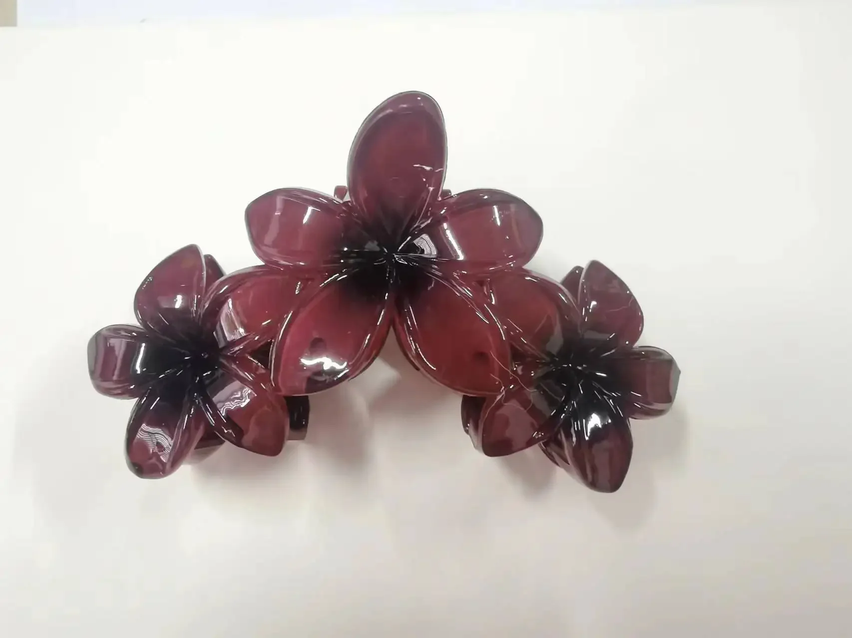 Summer Beach Flower Hair Claw Clip for Women 11cm 3 flowers Cute Hawaiian Plastic Preppy Style beach Female Hair Accessories