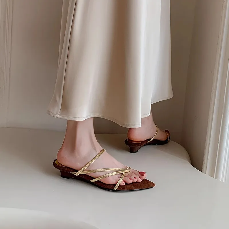 French vacation Roman style sandals for summer 2026 with a pointed toe wedge heel, women's cool slippers view 3