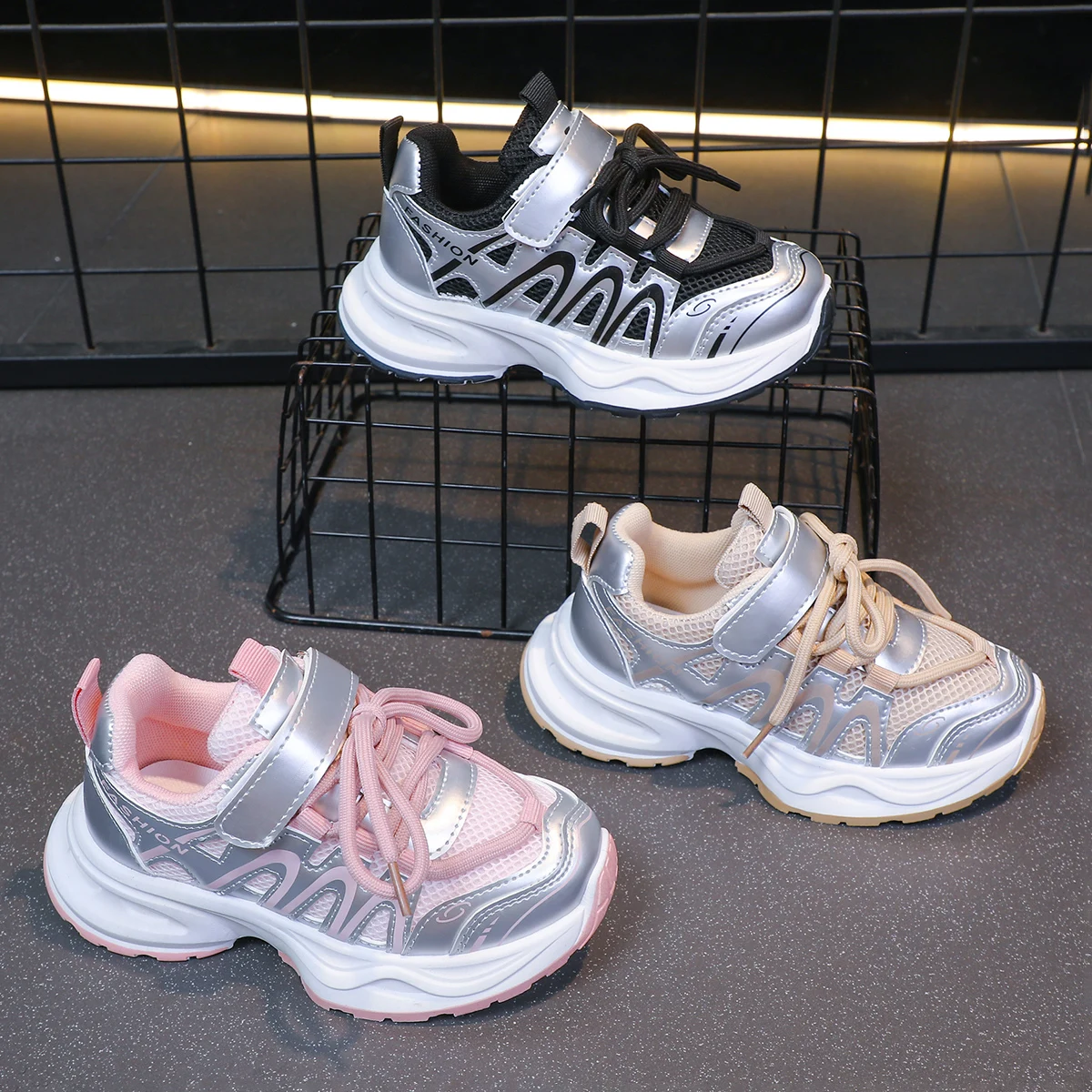 أحذية رياضية جديدة للأطفال للأولاد والبنات أحذية الجري للتنس والمشي لمسافات طويلة في الهواء الطلق للأولاد رياضية قابلة للتنفس وخفيفة الوزن وغير رسمية