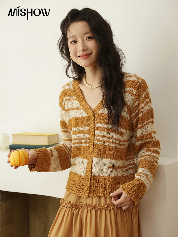 MISHOW femmes rayé Cardigan 2025 automne nouveau rétro jaune col en v manches longues simple boutonnage court pull manteaux MXE44Z2516