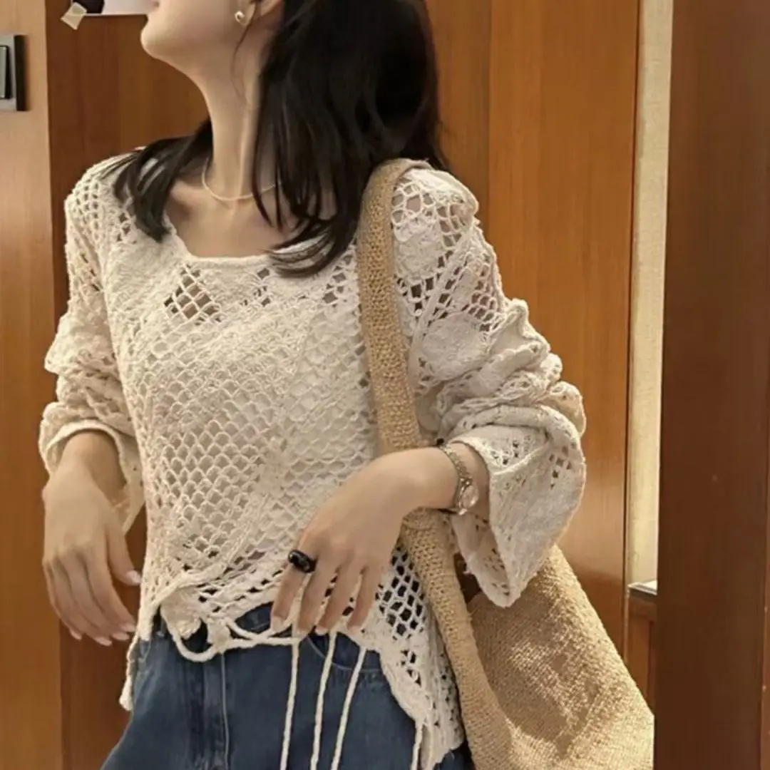 2026 neue Große Lose Sonnencreme Mm Design Hohl Haken Blume Langarm Gestrickte Hemd Abdeckung Top Frauen Äußere