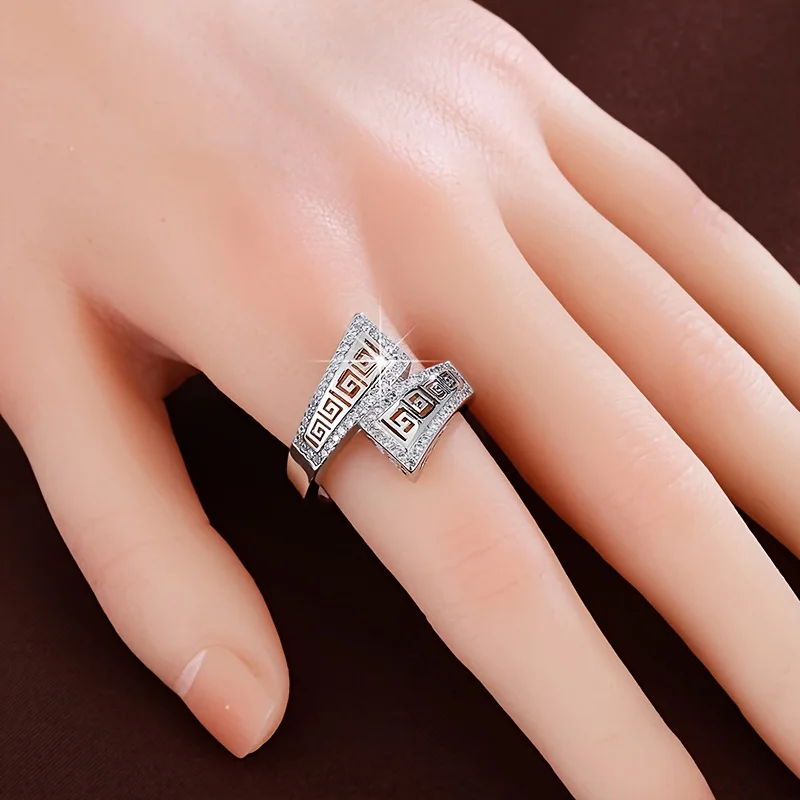 Europe and The United States Fashion Hollow Geometry Women's Ring Classic Sparkle Holiday Party Jewelry Accessories