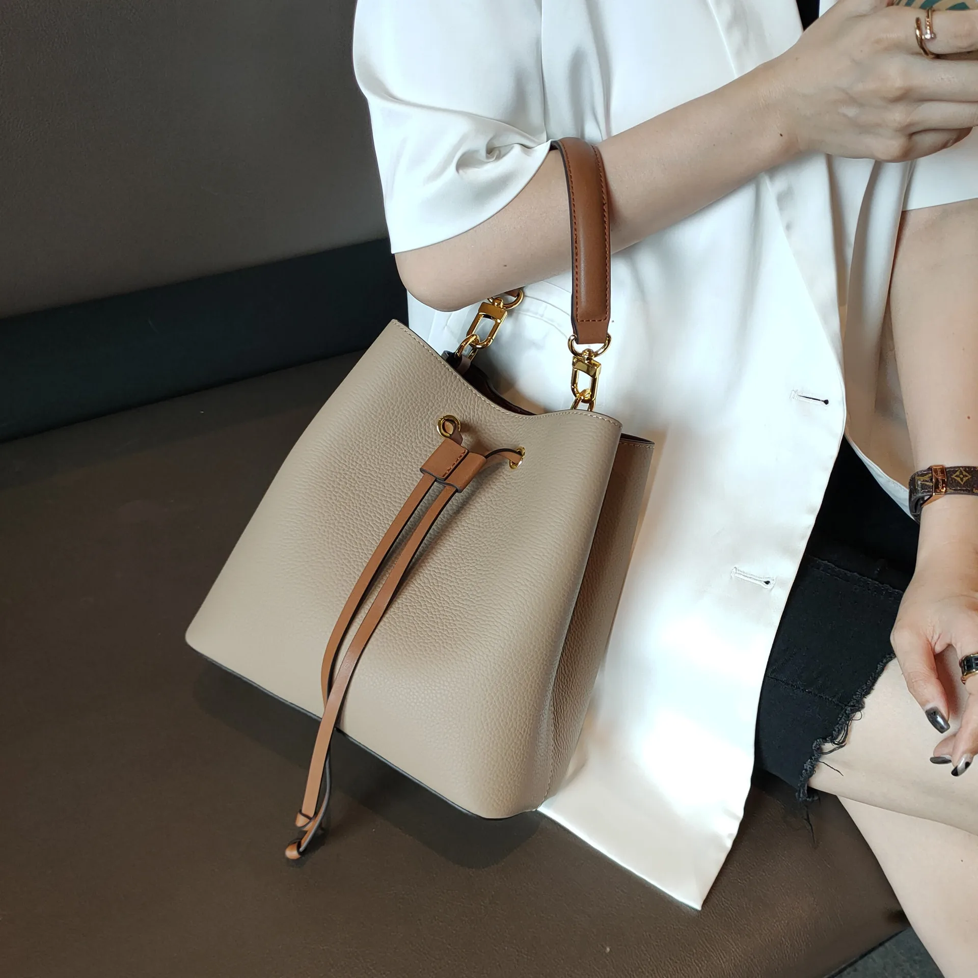 Genuine Leather Bag women new trendy retro simple large-capacity bucket bag fashion all-match drawstring shoulder messenger bag