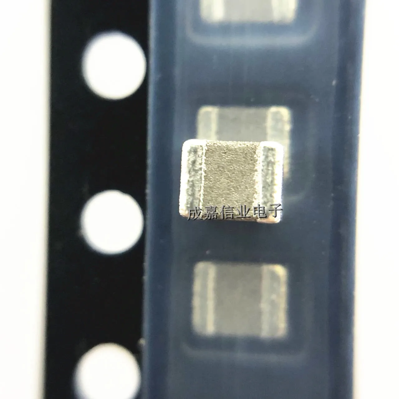 

100pcs/Lot DFE252012P-R47M=P2 Power Inductors- SMD 470nH 20% 4A 27mOhms 2520 Operating Temperature:- 40 C-+ 125 C