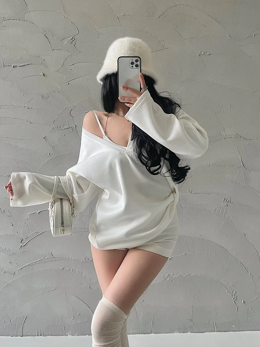 

YoungGirlDay American Fashionable Large V-neck Loose Sweatshirt With Tank Top Chest Cushion High Waist Shorts 3pcs Set 89D8