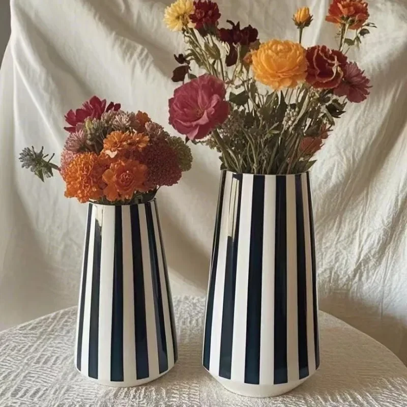 Creative Ceramic Flower Vase Vertical Stripe Black and White Plant Pot Vase Hydroponic Ornaments Planter Home Decoration Gift