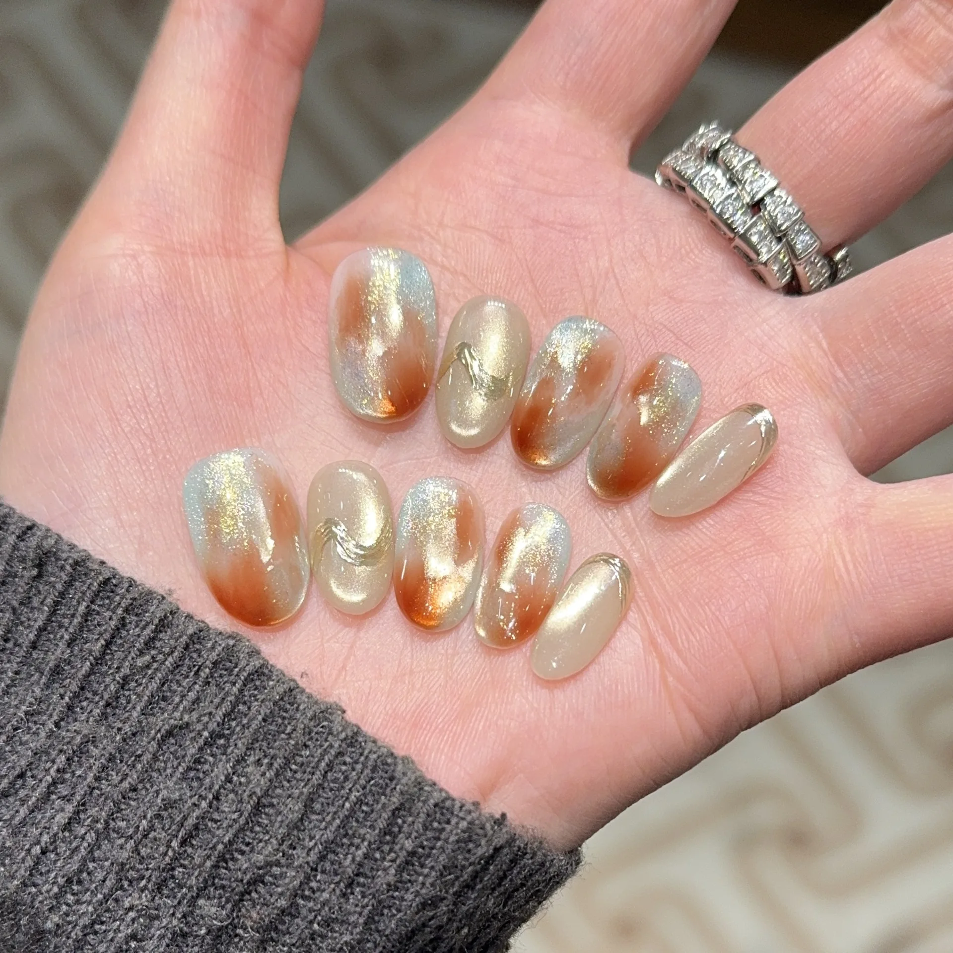 

10 шт. Накладные ногти ручной работы, короткие, овальные, с блестящим эффектом «кошачий глаз» и золотой фольгой, милые, красивые, готовые к носке, для девочек