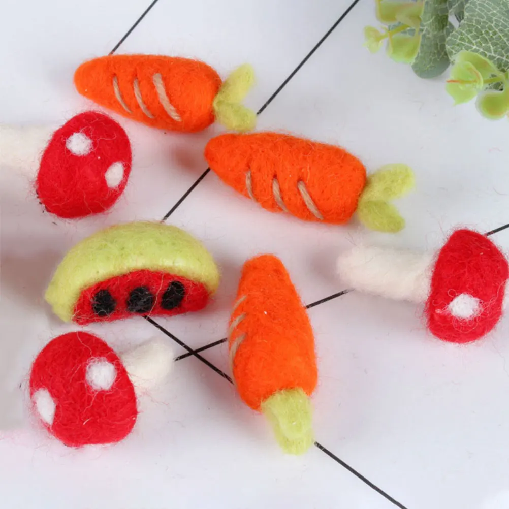 

5 Pcs Felt Carrot Shape Ornaments DIY Brooches Hairpin Clothing Hat Brooch Headdress Supplies Decors Headdress Materials