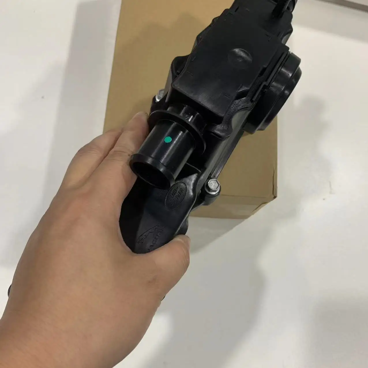 

XMSJ-LR110464 Cylinder Head Cover For Land Rover Range Rover Evoque Discovery 2.0