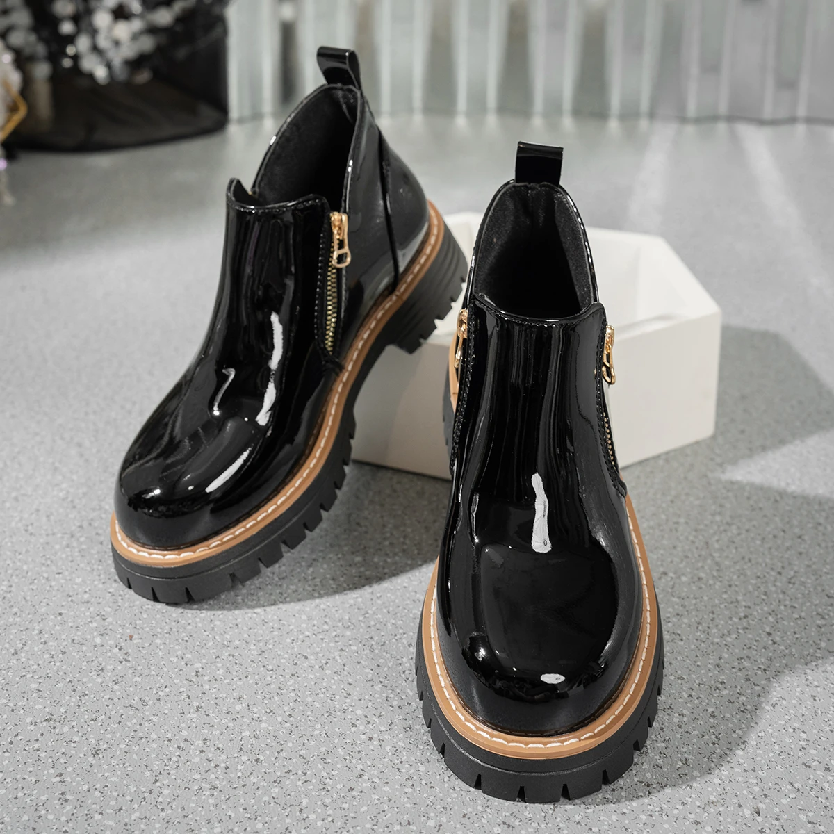 2026 NEUE Runde Zehenkappe Dicke Sohle Knöchelstiefel Modische Bequeme Damen Kurze Stiefel Übergrößen Plateau-Schuhe Damenstiefel – Detail 7