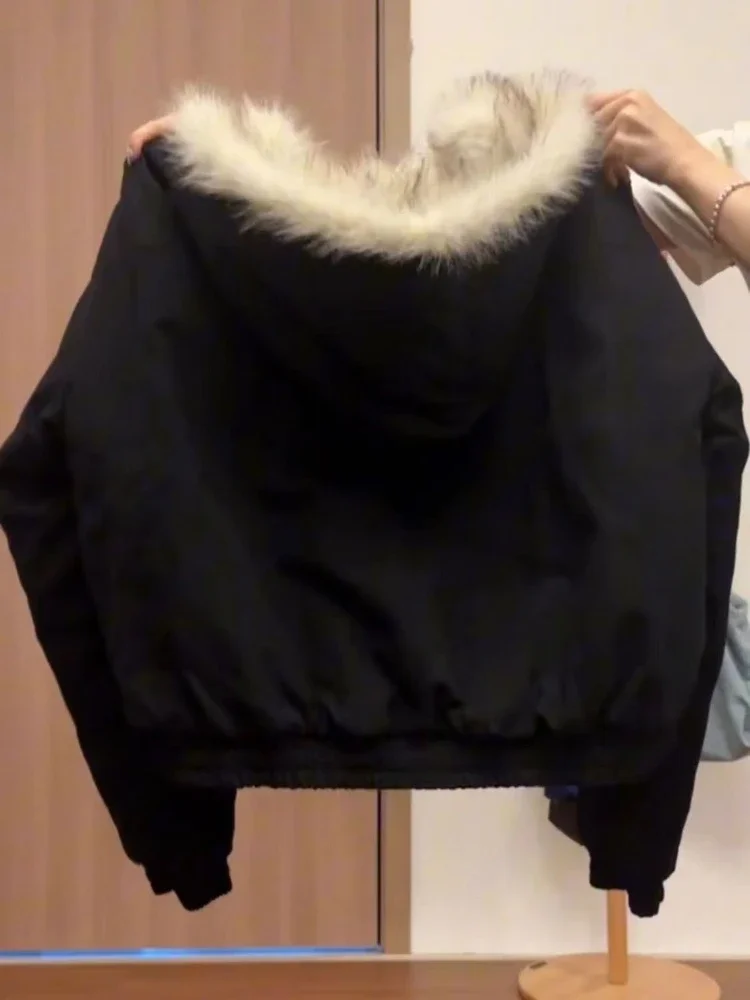 เสื้อแจ็คเก็ตวินเทจสีดำสุดหรูสำหรับผู้หญิง ฤดูหนาว 2025 สไตล์ Y2K แบบมีซิปและฮู้ด ดีไซน์ฮาราจูกุ เสื้อโค้ทผู้หญิงทรงหลวม สไตล์ลำลอง ยอดนิยมในเกาหลี