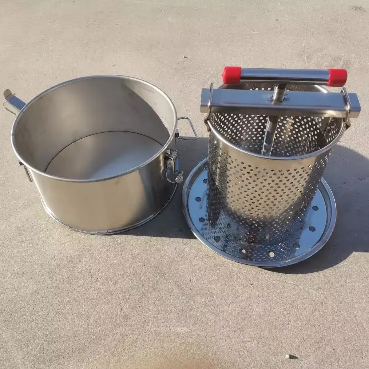 2 in 1 Honey Press Storage Bucket Manual Honey Wax Squeezer Metal Beekeeping Extractor for Family Apiary Beekeeper Tool