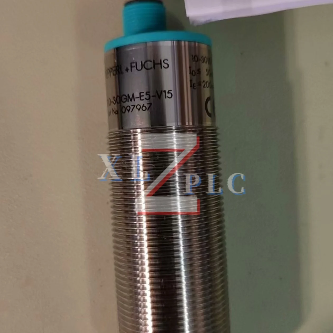 مستشعر بالموجات فوق الصوتية جديد الأصلي UB500-18GM75-I-V15 UB500-18GM75-U-V15 UB500-30GM-E5-V15