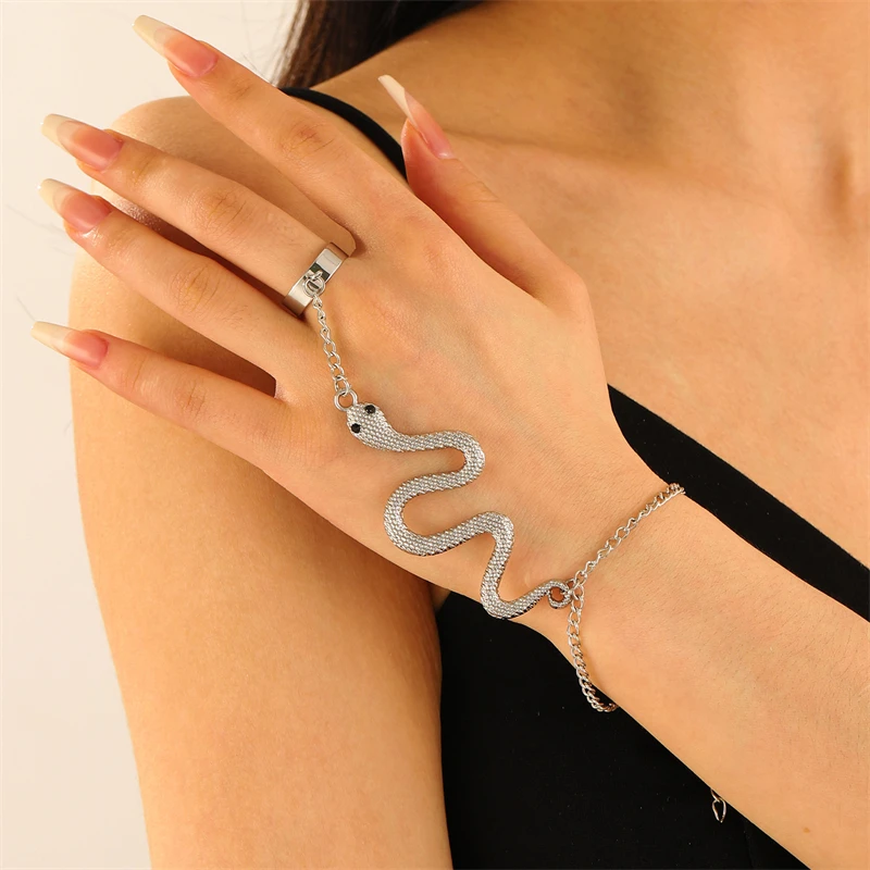 Unique Goth Snake Shaped Connecting Finger Rings Bracelet for Women Vintage Charm Tassel Link Wrist Chain Ring with Bangle Gifts