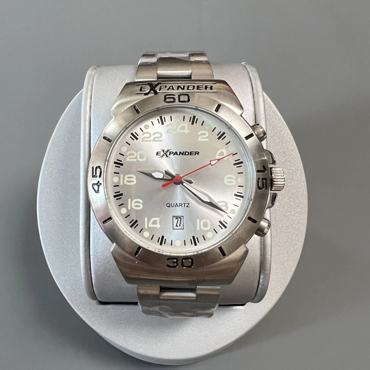 

Кварцевые часы из нержавеющей стали Ретро спортивные часы Кварцевый механизм из Японии 40 мм Диаметр 13 мм Толщина Минеральное стекло Светящееся