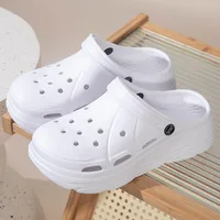 Sandales à plateforme pour femmes, sabots Eva souples à semelle épaisse, chaussures de jardin pour femmes, sandales de plage antidérapantes ajourées, été 2025 2