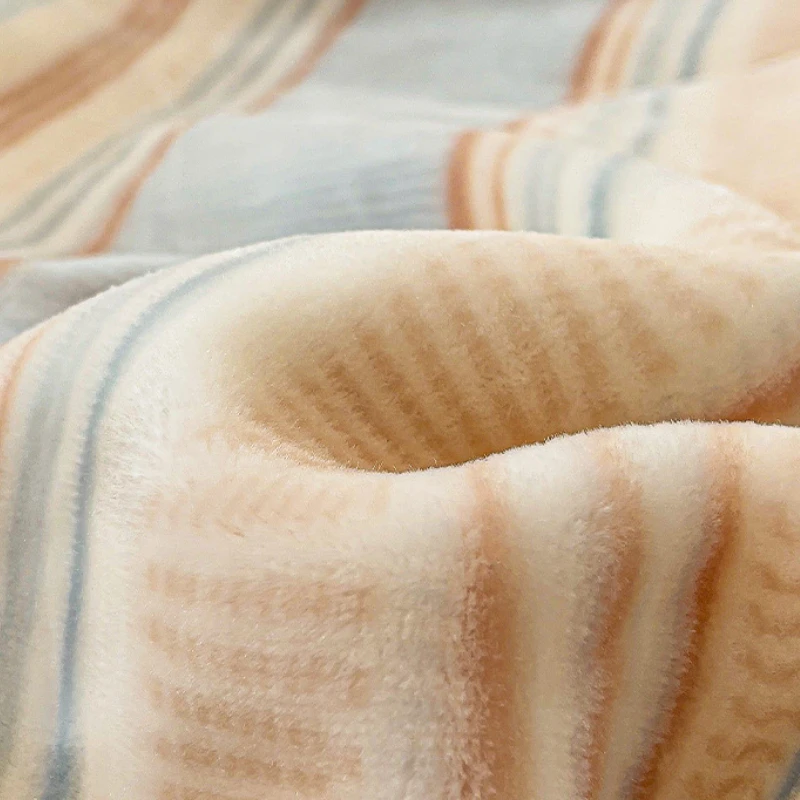 Striped Flannel Blanket Warm Coral Fleece Blanket Thickened Living Room Sofa Blanket Soft Comfortable Anti-static Colorfast