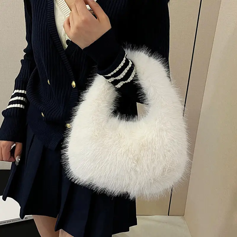 

Fashion Soft Plush Half Moon Bags for Women Designer Fluffy Faux Fur Lady Handbags Luxury Small Tote Female Winter Purses