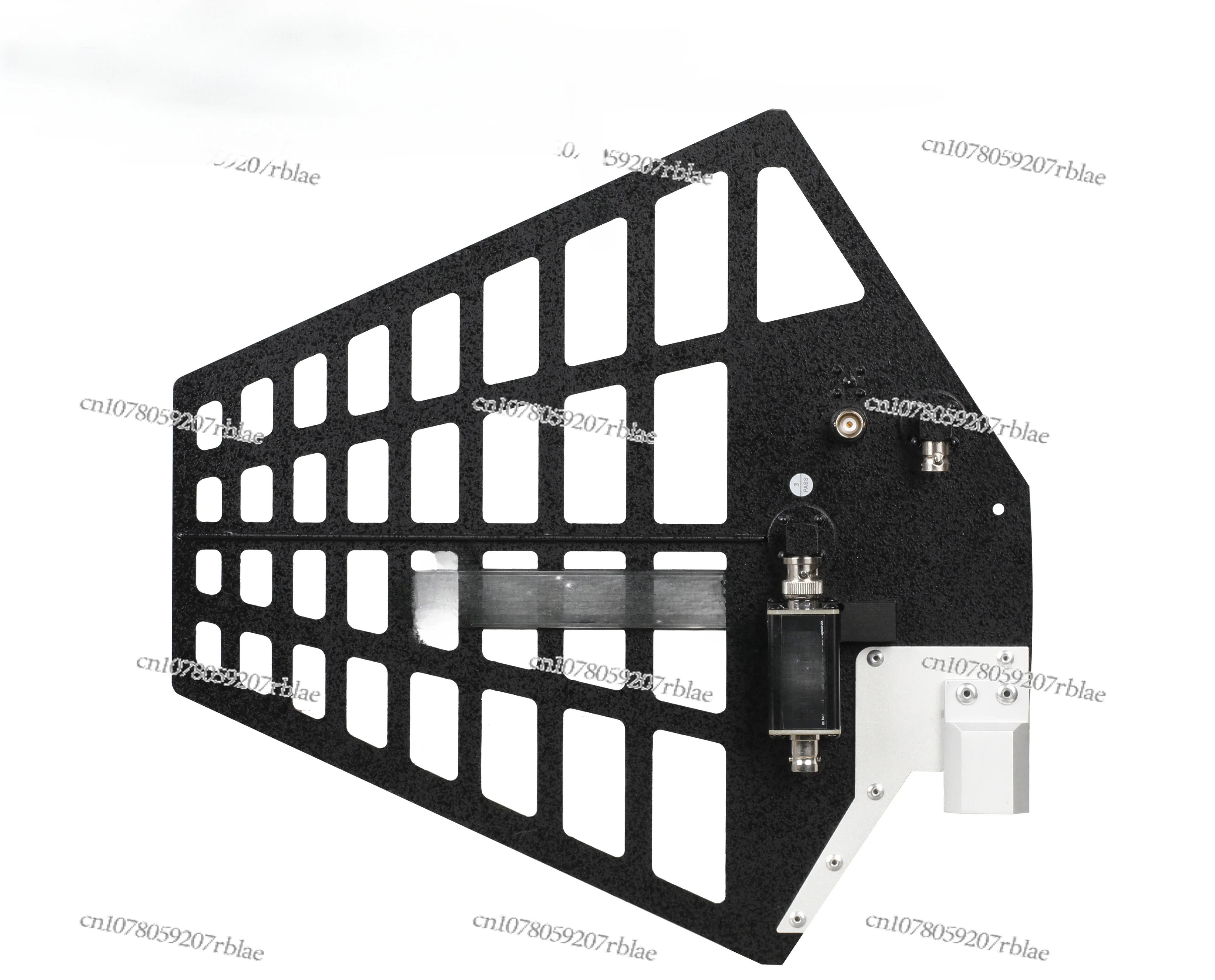 Full Band Channel Antenna Distributor