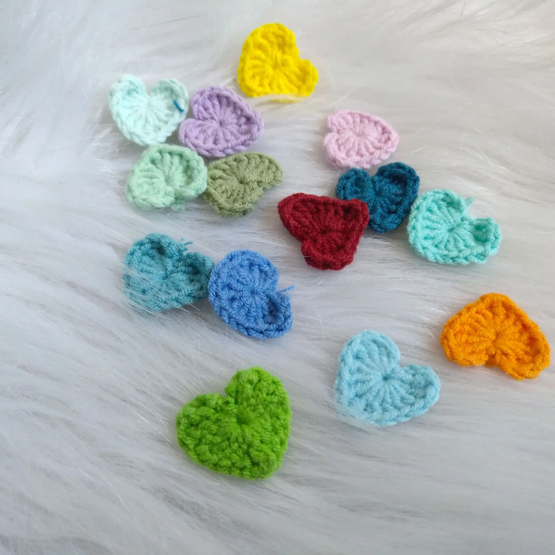 50 Stück Bunte Baumwoll-Häkelherzen 2,2 cm Ornamente DIY Haarspangen-Dekoration Handgemachtes Bastelzubehör Stoffapplikationen – Detail 2