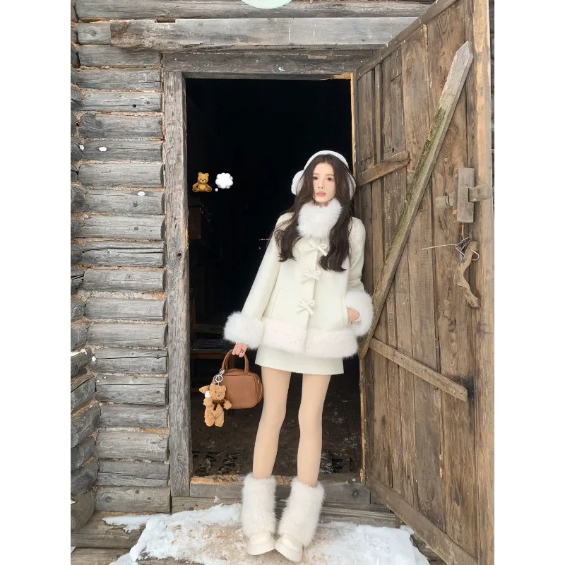 Fresh Bright Elegant Pure White Long-sleeved Coat and Miniskirt Set, A New Winter Fashion Ins High-end Bow Women's Two-piece Set