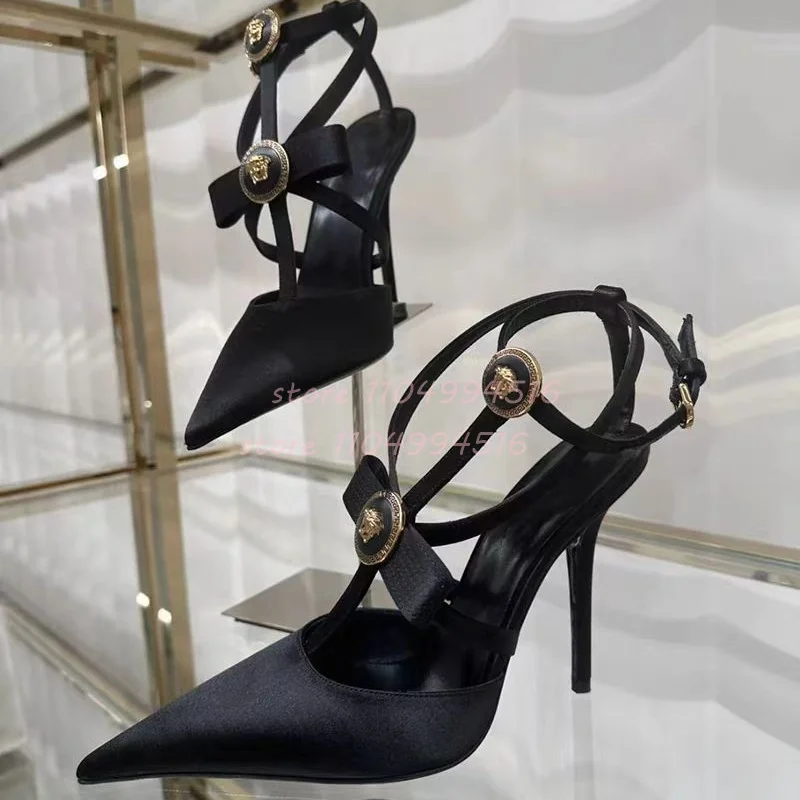 ديكور معدني T-تعادل مشبك مدبب حزام رقيقة عالية الكعب النساء الساتان الصلبة القوس الصنادل جوفاء فاخرة أنيقة أحذية الحفلات والولائم