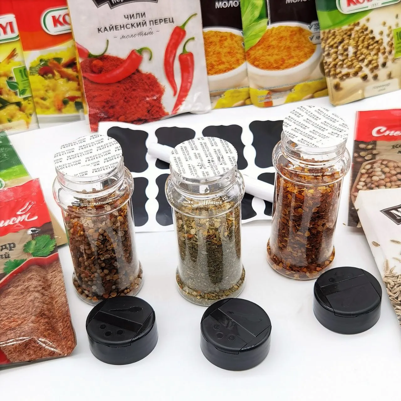 100ml Plastic Jars for Spice Salt and Pepper Shaker Seasoning Containers for Herbs Powders Salt and Pepper