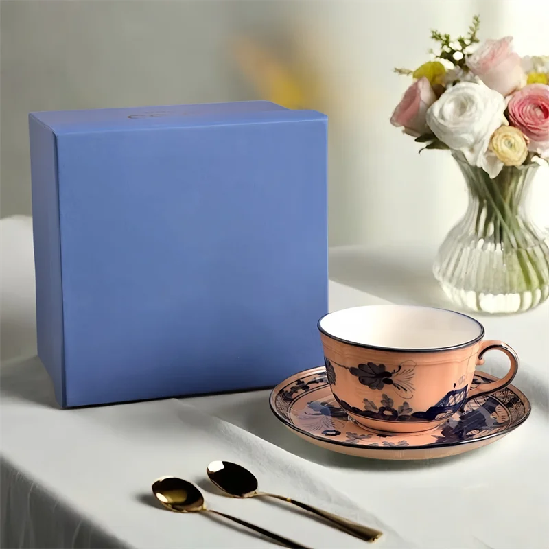 High-end Oosterse Serie Koffiekop en Schotel Keramische Mok Roze Geel Blauw Groen Bedrukte Borden Theekop Set Geschenkdoos Souvenir