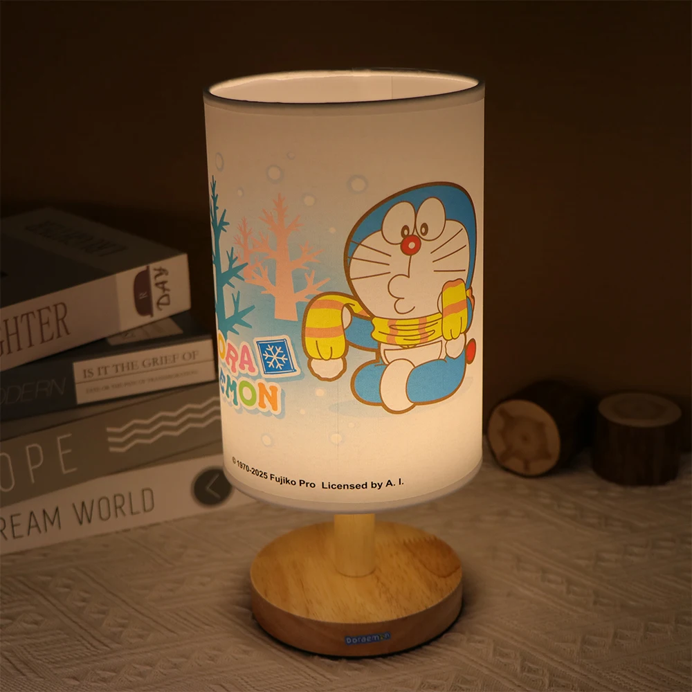 Lampada da tavolo a LED per cartoni animati con presa USB Lampada da tavolo a luce calda Comodino Arredamento della stanza Paralume in tessuto Illuminazione del soggiorno