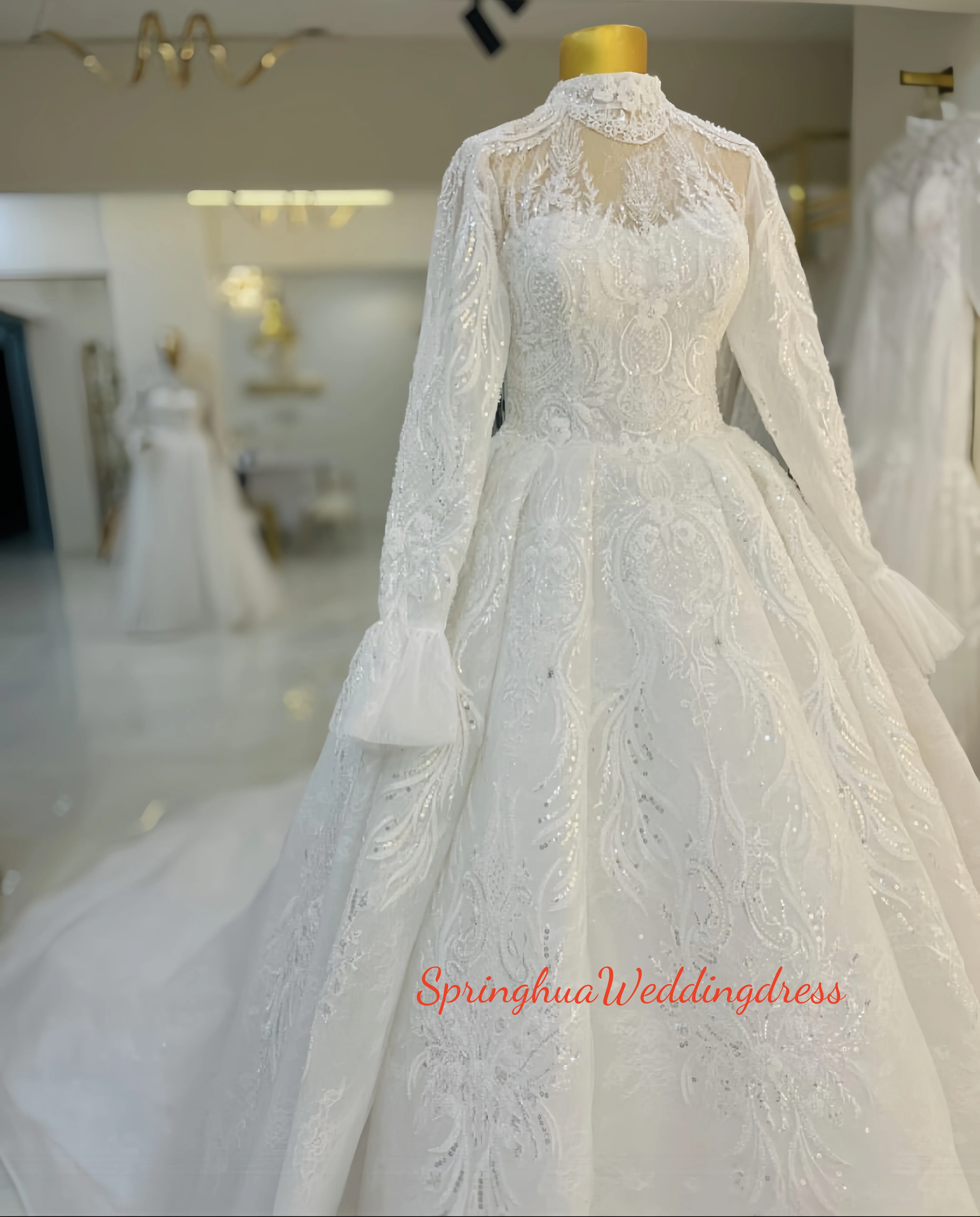 

Customized luxury wedding gowns, high-neck lace applique beaded wedding gowns, long-sleeved church foyer